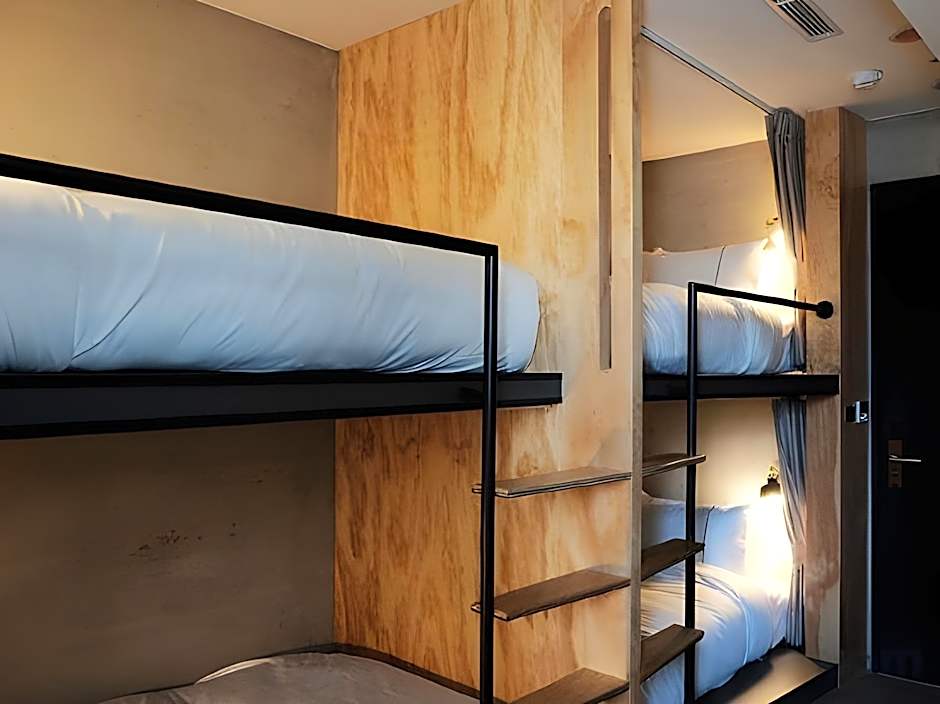 Bouti Waterfront Hotel