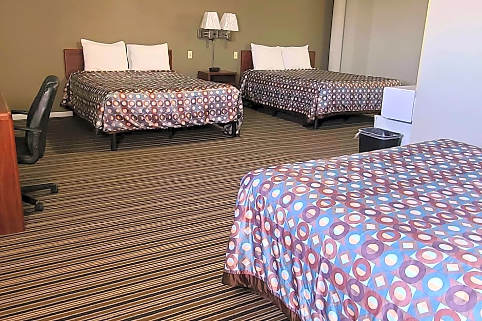 Super 8 by Wyndham Missouri Valley