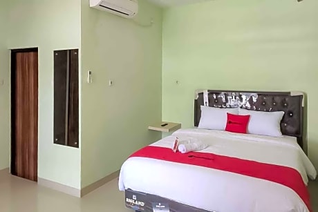 RedDoorz near Taman Wisata Alam Punti Kayu Palembang 2