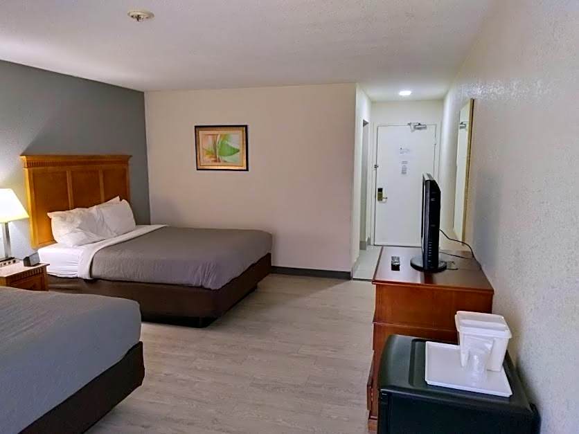 Quality Inn & Suites Indianapolis Northwest