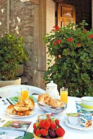 Logis Hotel Restaurant Les Geraniums