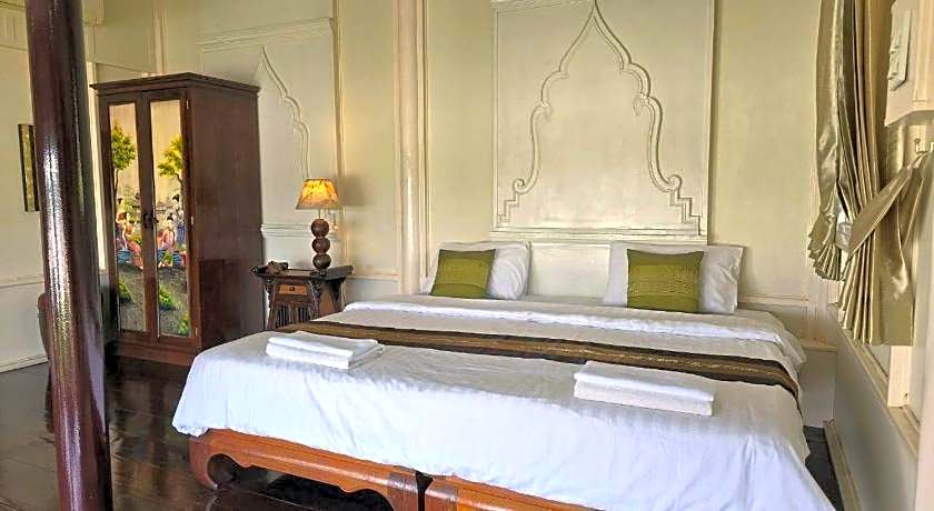 Ayutthaya Garden River Home