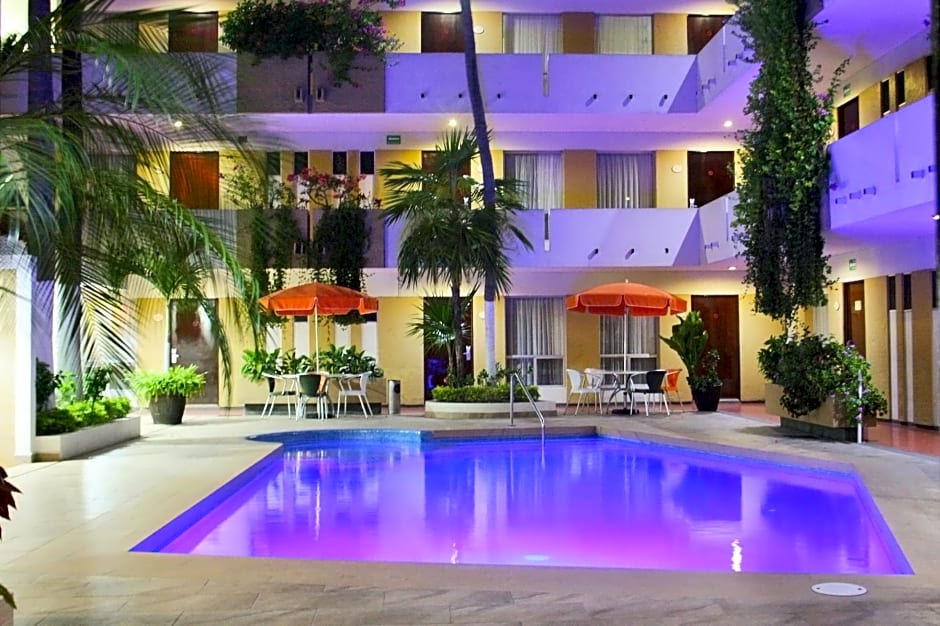 Hotel Azteca Inn