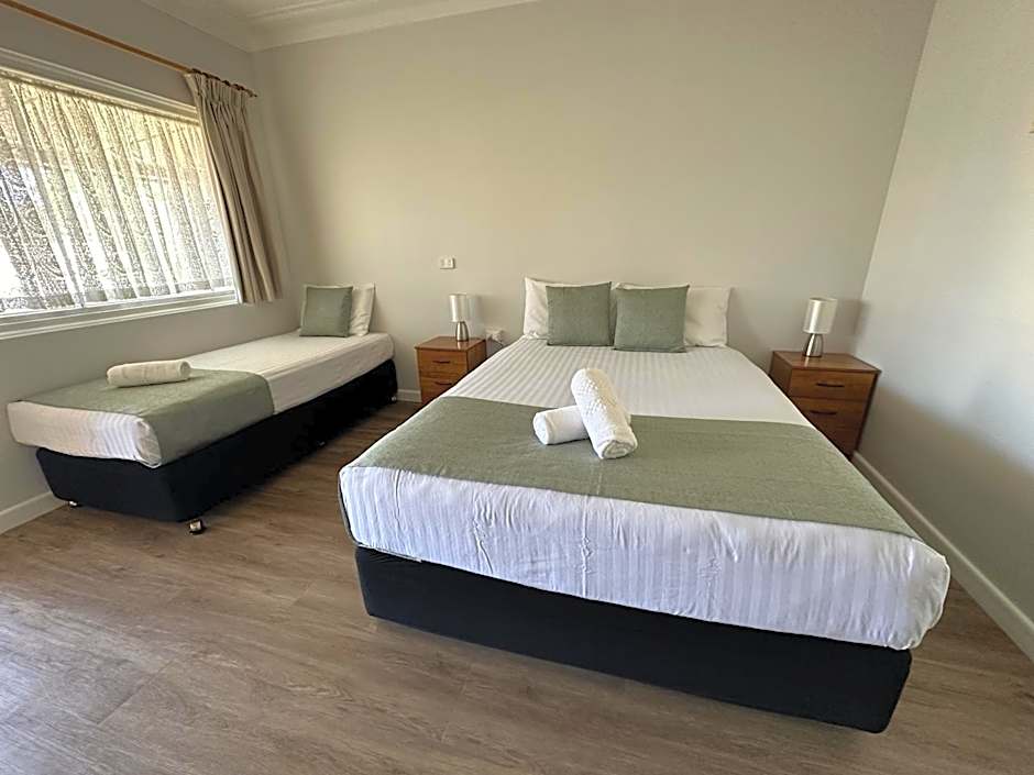 Bucketts Way Motel and Restaurant