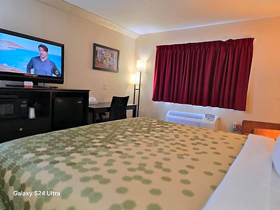 Econo Lodge Inn & Suites Mason City - Clear Lake