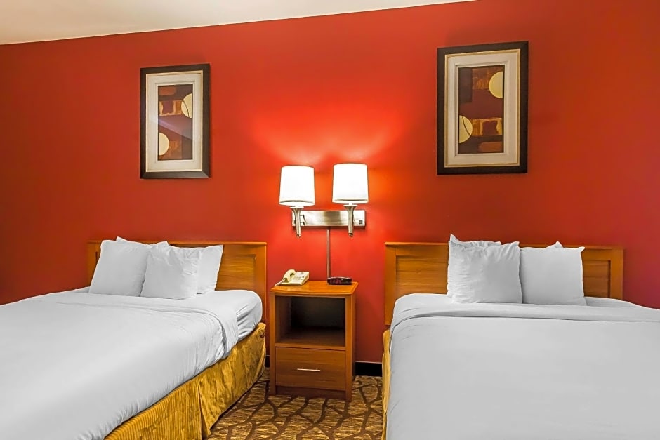 Quality Inn & Suites Chesterfield Village