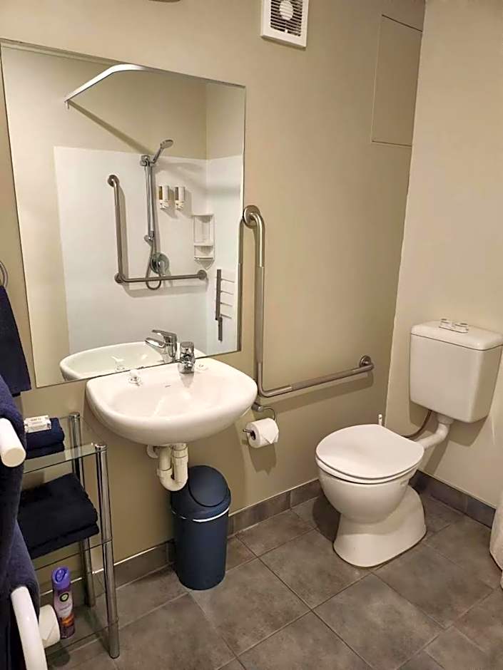 Landmark Manor Motel