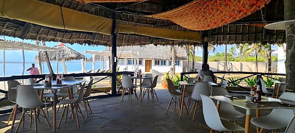 Bahari Dhow Beach Villas