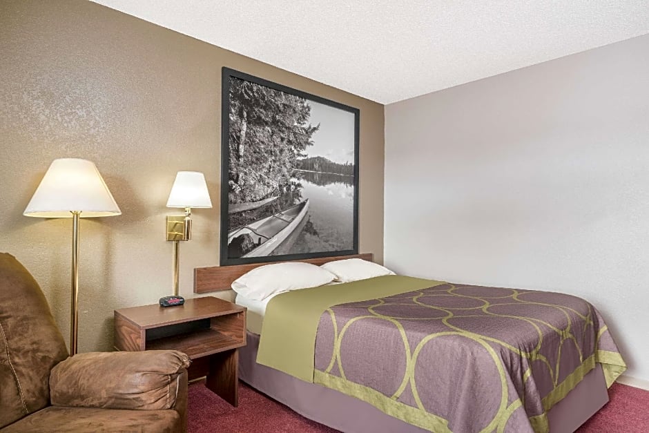 Super 8 by Wyndham Little Falls