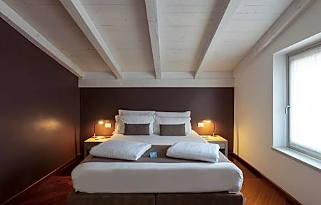 Deluxe Double Room with Shower