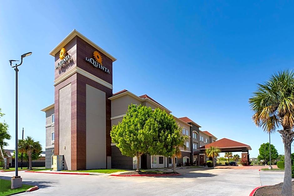 La Quinta Inn & Suites by Wyndham Deer Park