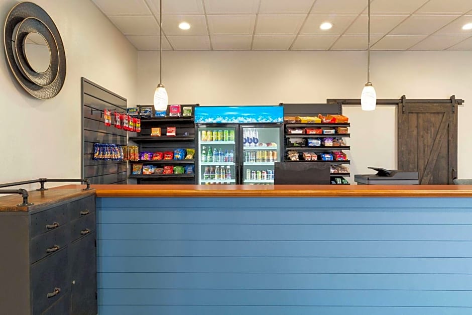Days Inn & Suites by Wyndham Lancaster Amish Country