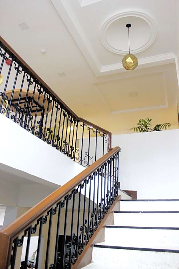 Travelbee Capitol Inn