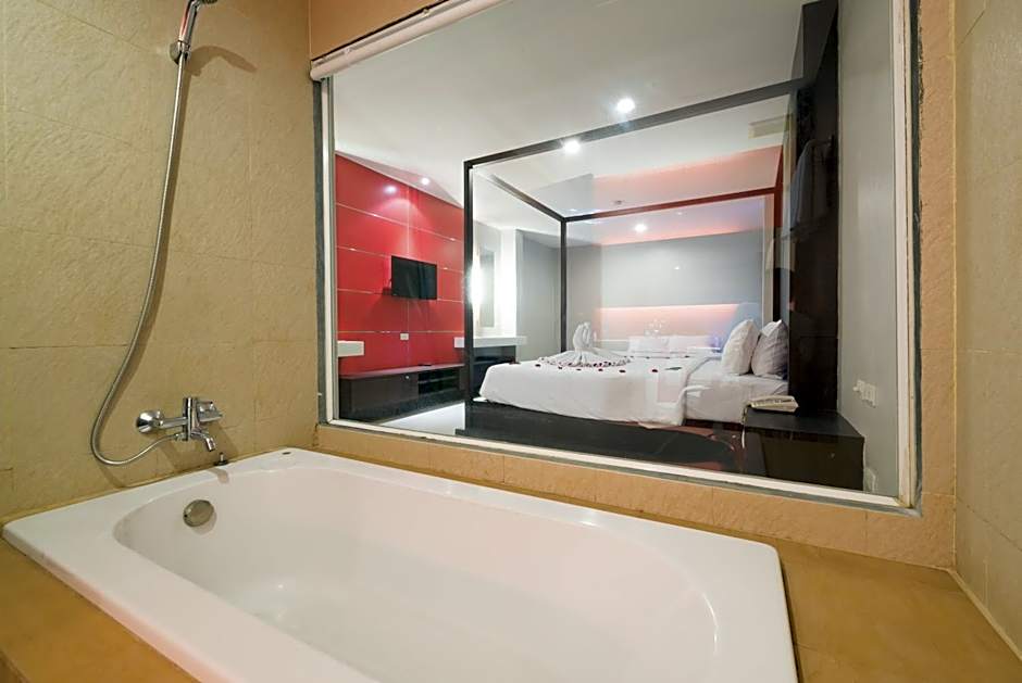 Alfresco Phuket Hotel