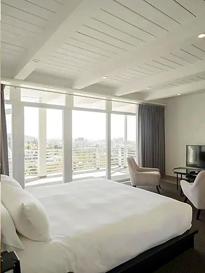 Hollywood Hills Hotel