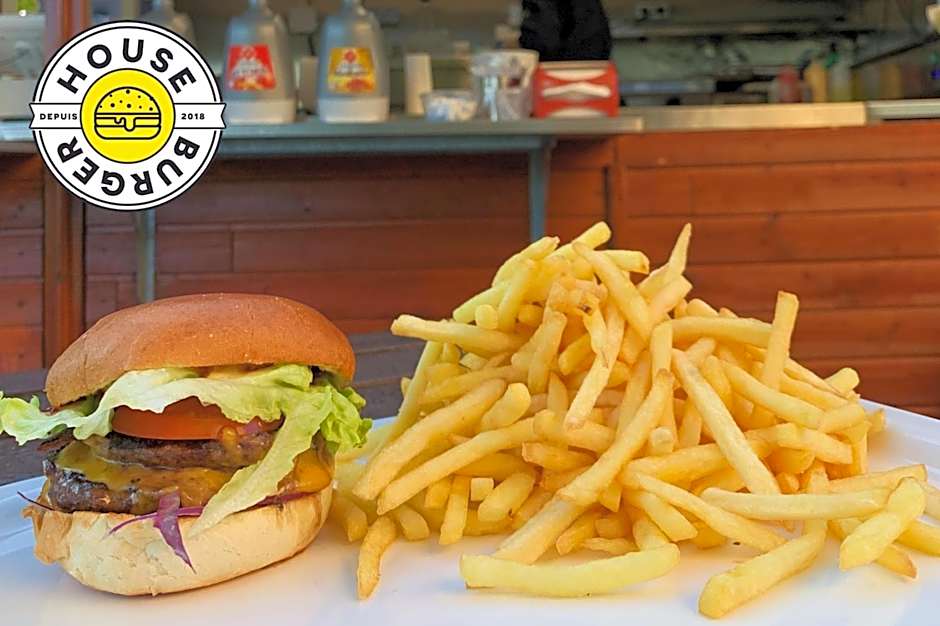 CAMPANILE VAL DE France