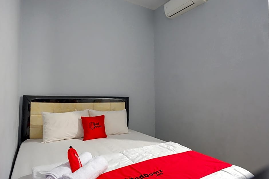 RedDoorz @ Hotel Grand Aulia Majene