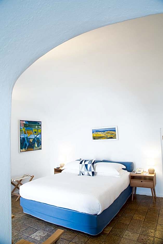 Pantelia Suites