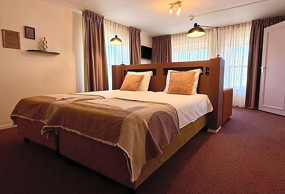 Photo 1 of 5 of Triple Room