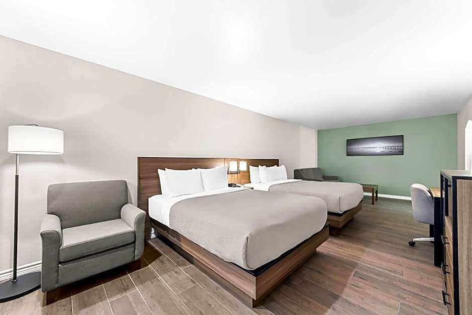 Quality Inn & Suites Port Lavaca near Lighthouse Beach