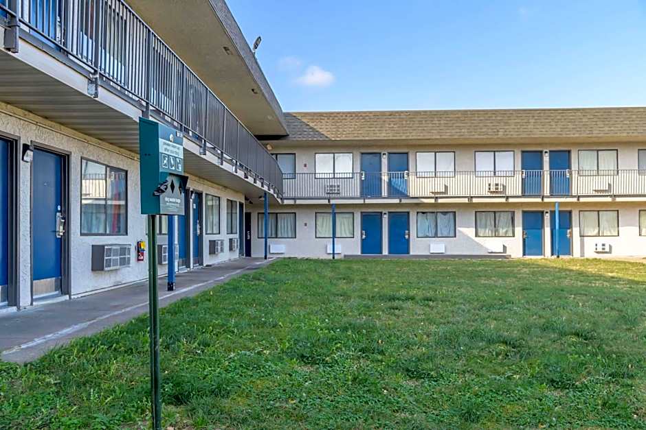Home 6 Motel