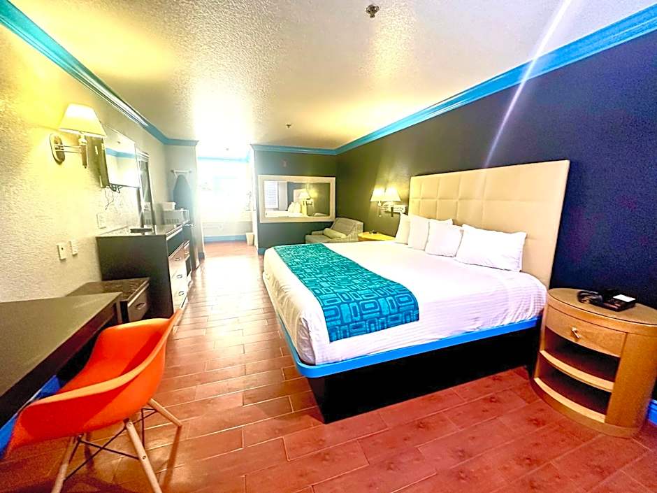 Casa Blanca Hotel & Suites Orange SR-55 Freeway, Near Honda Center, Chapman University, Disneyland