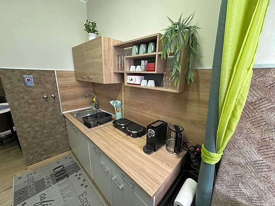 Jázmin panzió bőséges reggelivel közös konyhával a centrumban