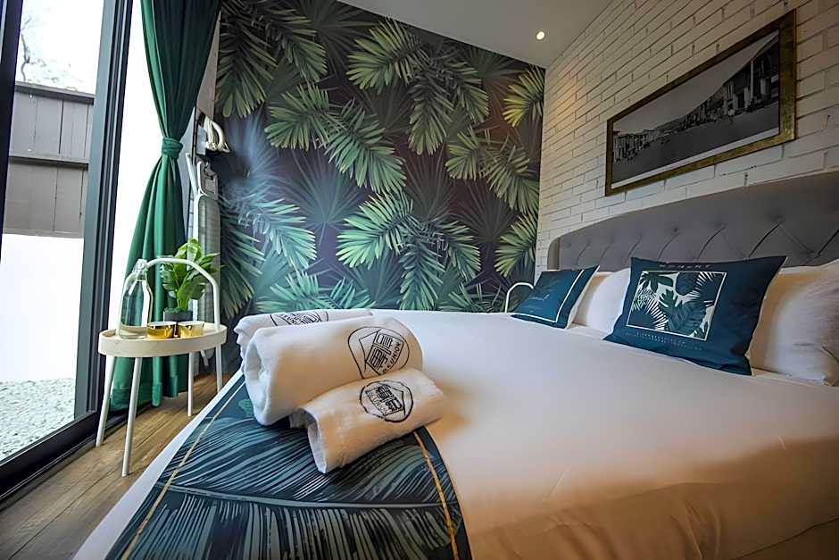Carnarvon Suites