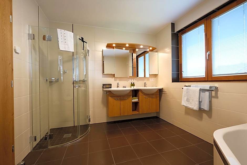 SeeHotel & SeeApartments Kärntnerhof- direkt am See!