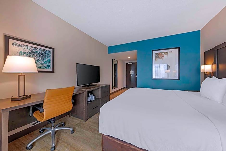 Comfort Inn & Suites Miami International Airport