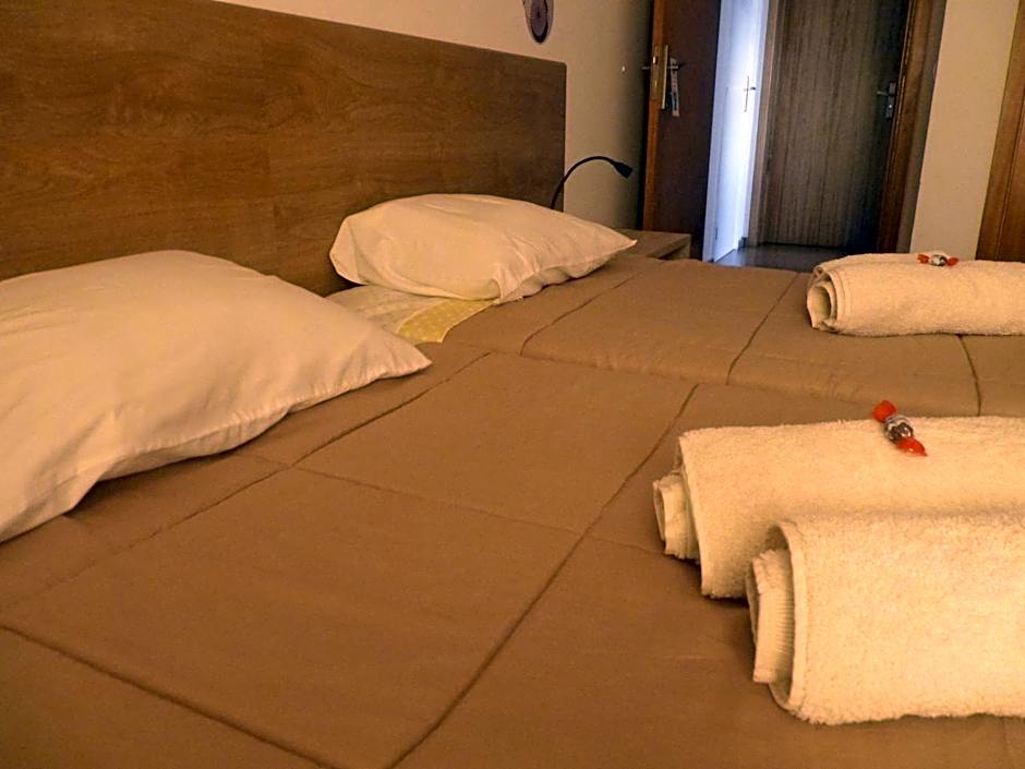 AZORES HOLIDAYS HOUSE -B&B - Suites - Self Check-in KEYBOARD