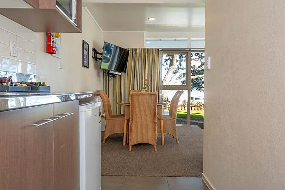 Hananui Lodge and Apartments