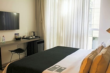 Standard 1 Queen Bed