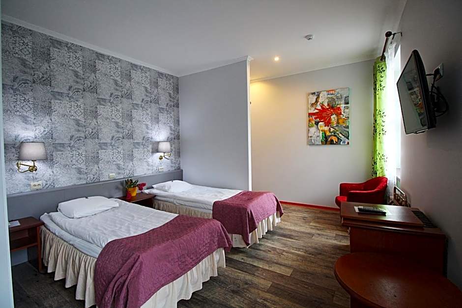 NB hotel with free parking