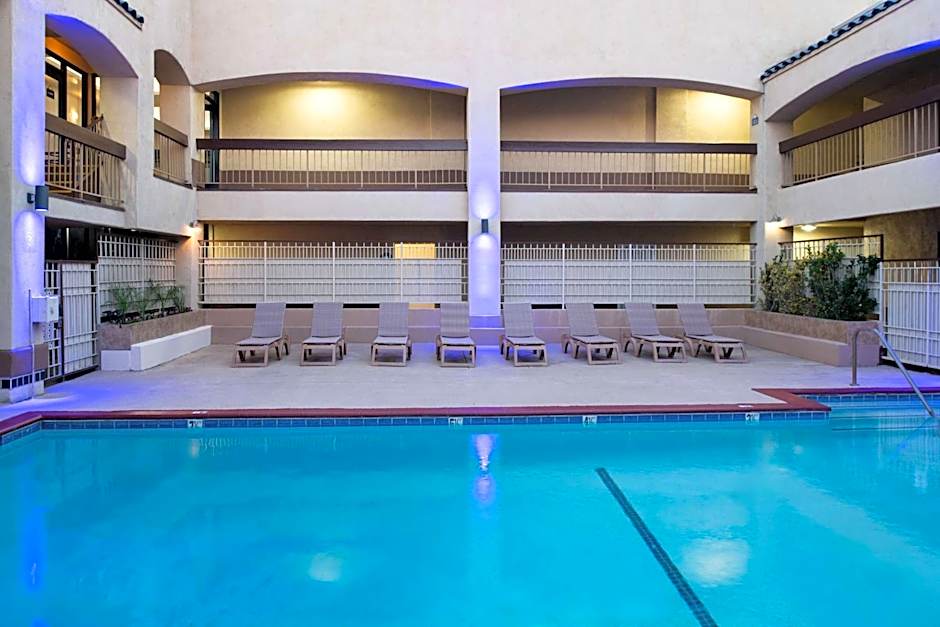 Days Inn & Suites by Wyndham Artesia