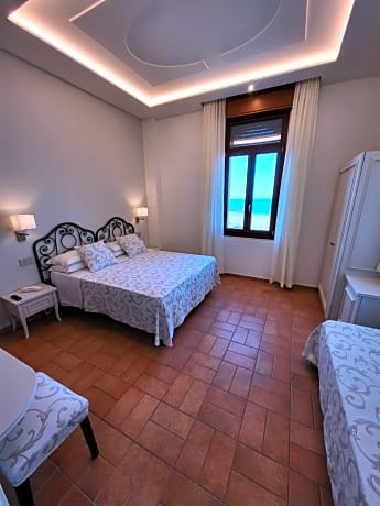 Triple Room with Sea View