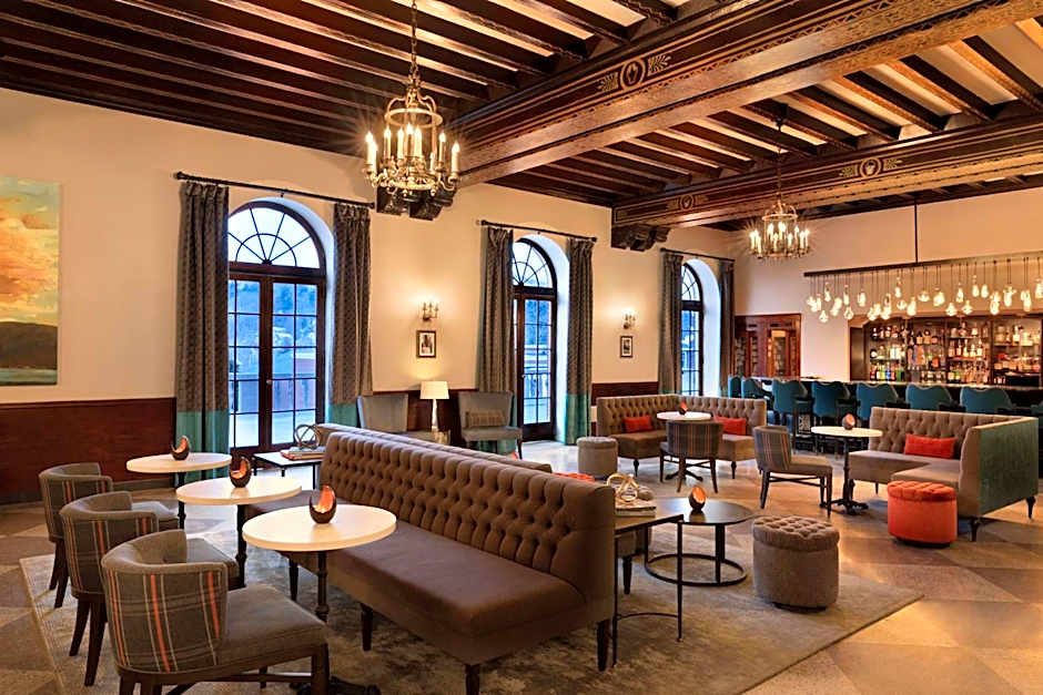 Hotel Saranac Curio Collection by Hilton