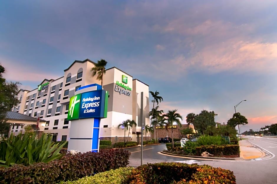 Holiday Inn Express and Suites Fort Lauderdale Airport West