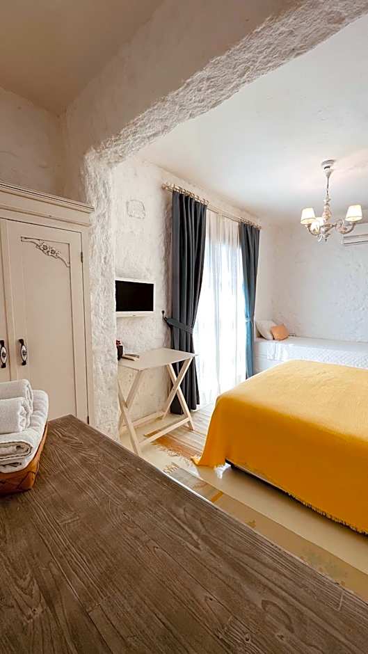 Mina Otel by Adda Alaçatı