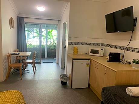 Queen Bed with One Single