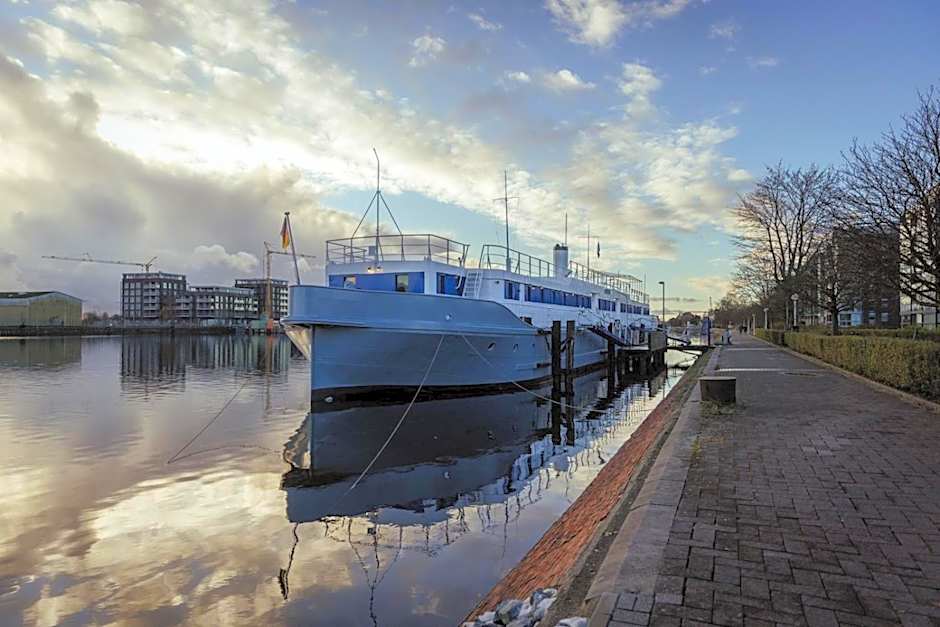 ARCONA - Übernachten auf dem Wasser - direkt am Bontekai