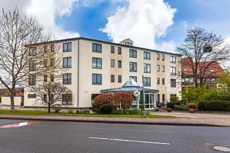 Apartment - One Double and Two Singles with a Tub