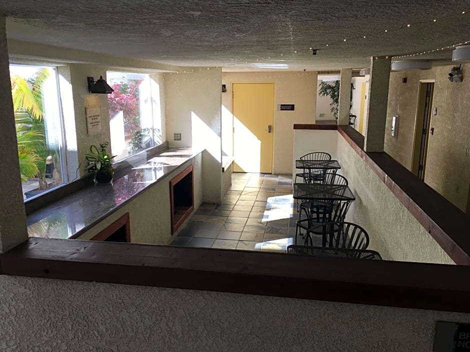 Airport Inn