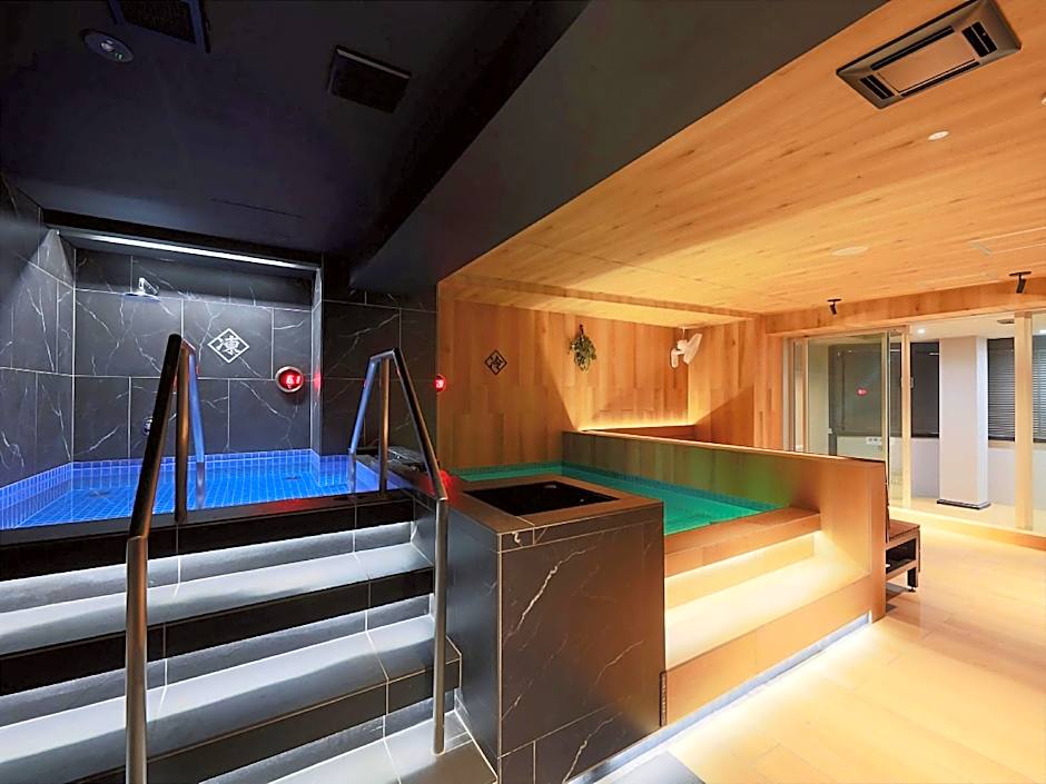 Rembrandt Cabin and Spa Shimbashi - Men Only