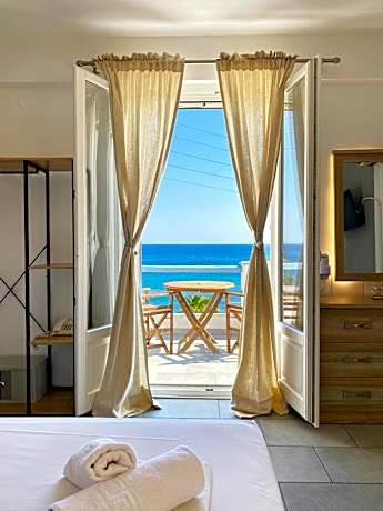 Agnadi Syros Beachfront Studios & Rooms