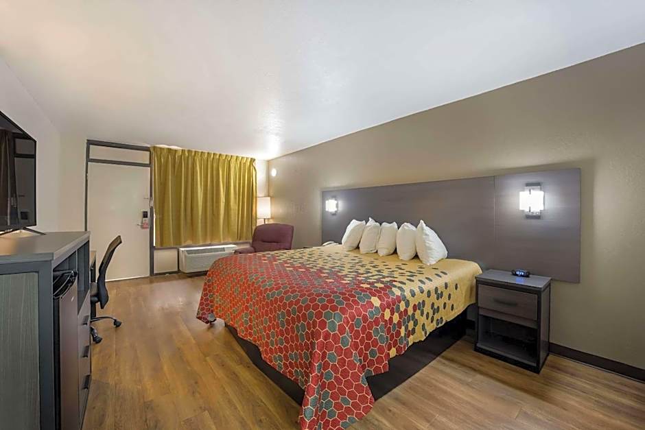Econo Lodge Live Oak