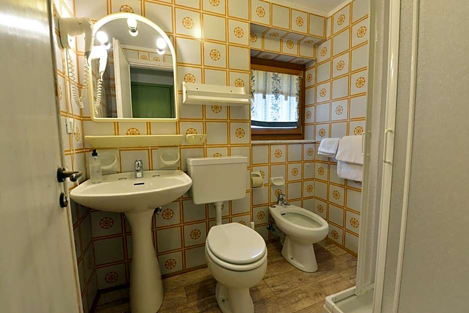 Hotel Petit Dahu - Chambres et Restaurant