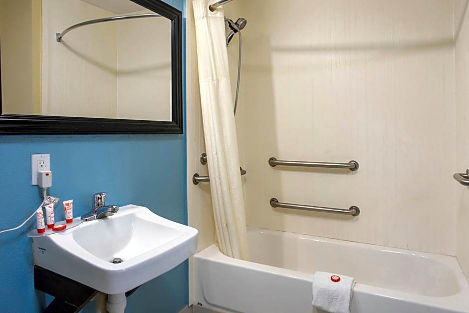 OYO Hotel Knoxville TN Cedar Bluff I-40