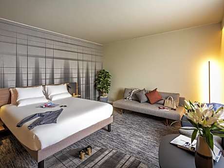 Junior Queen Suite