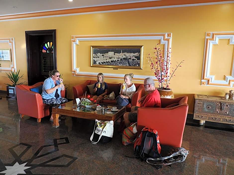 Falaj Daris Hotel